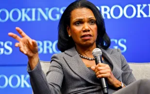 كونداليزا رايس تكتب: تميزك المهني يتطلب 5 خطوات