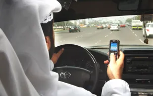 بعد 4 أيام... بدء رصد مخالفتي الحزام والجوال في المدينة المنورة