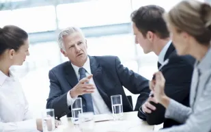 إنفوجراف| كيف تتقبل النقد المهني وتجعله مصدراً للقوة بعملك؟