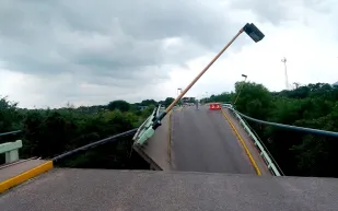 فيديو| نجاة رجلين من الموت بإعجوبة في كوبا