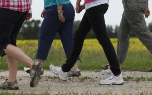 دراسة حركة المشي تحدد شخصيتك بدقة