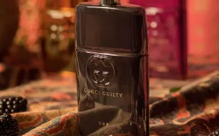 عطر «Gucci Guilty Oud».. تجربة حسية شاملة تتميز بالغموض والأناقة