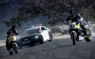 فيديو| مطاردة للشرطة تنتهي بانتحار على الهواء مباشرة 