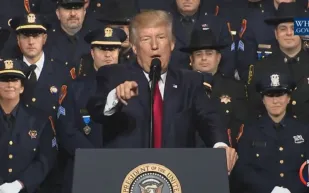 ترامب يأمر الشرطة الأمريكية باحتلال الفضاء ! (صور)