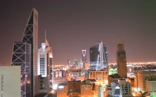 عقوبة إثارة الرأي العام عبر مواقع التواصل في المملكة