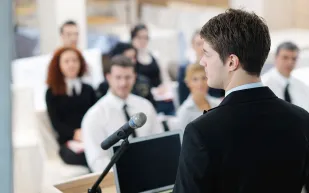 طرح الأفكار والإبداع والنجاح.. 5 خطابات ملهمة من أنجح الشخصيات 