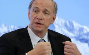 هذه نصائح مؤسس أكبر صندوق تحوط في العالم لجعل اجتماعات العمل بناءة وغير مهدرة للوقت