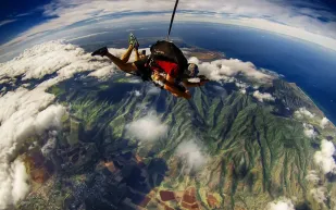 فشلت مظلته في العمل فجأة فلقي حتفه من أعلى جبال الألب الإيطالية