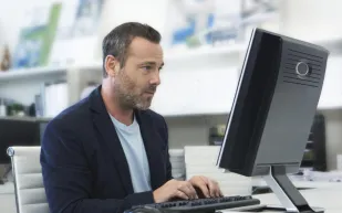 الجلوس 6 ساعات يوما يزيد خطر الوفاة بنسبة 19%