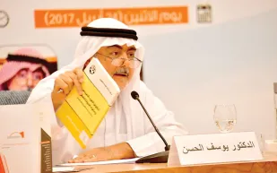 بعد فوزه بجائزة القدس.. كيف بدأت مسيرة المفكر الإماراتي يوسف الحسن؟