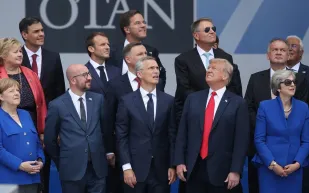 فيديو.. هاتف يجمع زعماء الناتو لمتابعة نصف نهائي كأس العالم