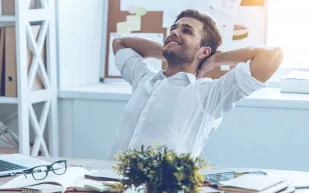 الموجات الحارة تضعف إنتاجية الموظفين 