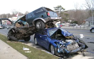 فيديو.. حادث تصادم مروع في روسيا