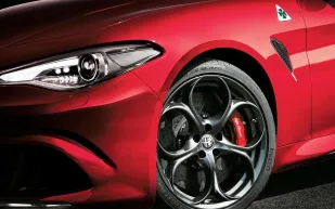 ألفا روميو والأفعى.. الشعار الذي حير الملايين (صور)