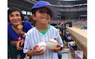 فيديو.. رجل بالغ يسرق كرة بيسبول من طفل صغير ويسلمها لزوجته!