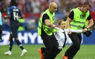 هل تذكر الفتيات اللذين اقتحمن نهائي كأس العالم؟.. هذا مصيرهن