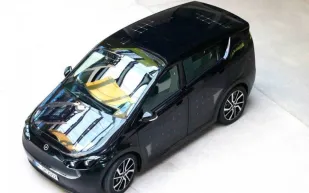 أول سيارة كهربائية تعمل بالطاقة الشمسية في 2019 (فيديو وصور)