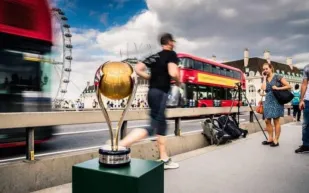 فخامة تصميم كأس السوبر يثير دهشة البريطانيين (فيديو)