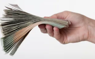 لهذا السبب أثارت أجور كبار الرؤساء التنفيذيين الجدل في بريطانيا