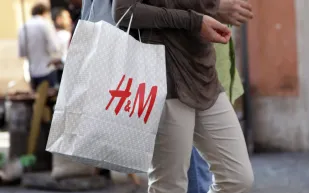 سبب استخدام معظم الشركات العالمية لشعارات باللون الاحمر سبب استخدام معظم الشركات العالمية لشعارات باللون الاحمر