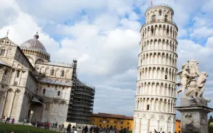 ما لا تعرفونه عن برج بيزا المائل في إيطاليا