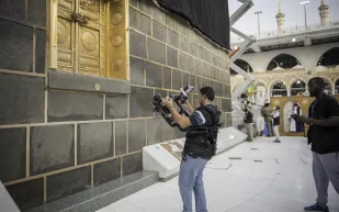 ما لا يخطر على بال أحد في مراحل تصنيع كسوة الكعبة