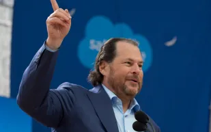 «تايم» الأمريكية تقع في شباك الملياردير الأمريكي «مارك بنيوف»