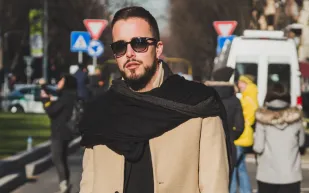 للرجال.. لعبة الأناقة على إيقاع شوارع باريس