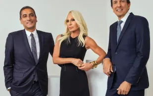 شركة أمريكية تستحوذ على «دار فيرساتشي» مقابل ملياري دولار