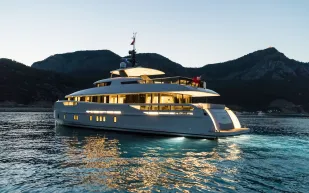 سوبر يخت « فيرجين ديل مار VI» بطول 31 مترًا فقط (فيديو)