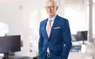 أبرز أنماط أناقة الرجل بعد الأربعين