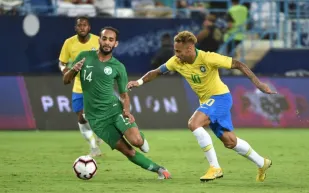 كيف أحرج المنتخب السعودي نجوم السامبا؟.. هذا ما قالته الصحف العالمية عن المباراة (فيديو)