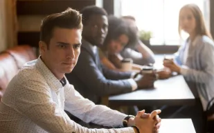 لماذا يعتبر إنهاء الصداقة أسوأ من الطلاق؟