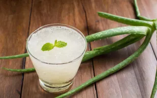 يشربه نجوم هوليود.. إليك فوائد عصير الصبار