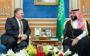 ولي العهد يلتقي وزير الخارجية الأمريكي ويستعرضان العلاقات التاريخية