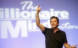 مؤلف "كيف تكون ثريًا؟" يخبرك بالسر.. أسوأ قرار مالي اتخذه المليونير ديفيد باخ في حياته