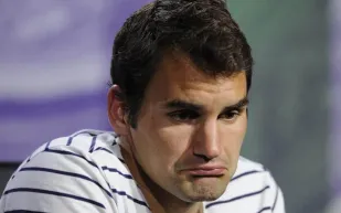 بعد تراجع مستواه بشكل لافت.. "فيدرر" يكشف سر انتكاسته (فيديو)