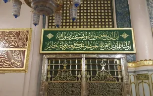 تعرّف على أسباب وضع "الشبك" حول الحجرة النبوية الشريفة (فيديو)