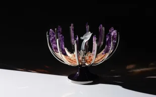 «رولز رويس» تقدم مجسم روح السعادة بنسخة فابرجيه (فيديو) 