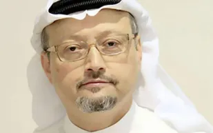 شاهد| إقامة صلاة الغائب على خاشقجي في الحرم النبوي والمكي بحضور نجله صلاح.. (فيديو)