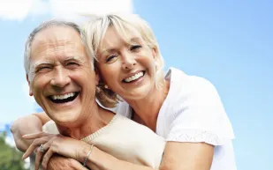 ما سر تدهور صحة النساء أكثر من الرجال عند بلوغ سن الشيخوخة؟