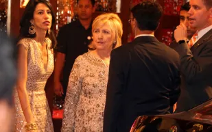 هيلاري كلينتون وجون كيري كما لم تشاهدهما من قبل (فيديو) 