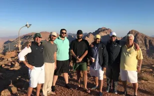 ولي العهد السعودي على قمة جبل اللوز (صور)