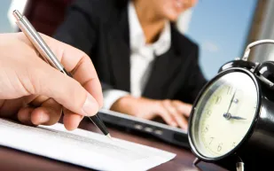 4 فقط.. اتجاه عالمي لخفض أيام العمل الأسبوعي