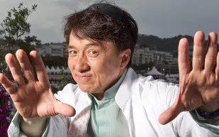 لأسباب غريبة.. مشاهير دخلوا موسوعة جينيس