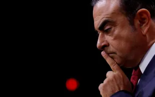 قصة رجل الأعمال السعودي الذي ارتبط اسمه بقضية «كارلوس غصن»