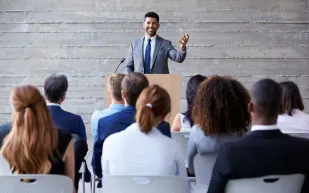 4 خطوات للتخلص من السلبية التي تصاحبك قبل إلقاء خطابات أمام الجمهور