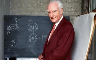 تجريد عالم "نوبل" من ألقابه التكريمية بسبب عنصريته.. ماذا قال؟