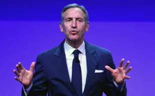 الرئيس التنفيذي السابق لـ ستاربكس ينافس ترامب في انتخابات الرئاسة الأمريكية 2020 