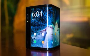 «هواوي» تكشف عن أول هواتفها القابلة للطي (فيديو)